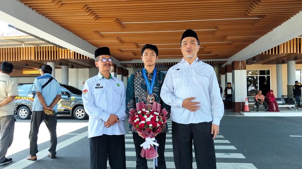 Siswa MAN 2 Kota Malang Raih Medali Perunggu IChO di Uzbekistan, Harumkan Nama Indonesia di Kancah Dunia